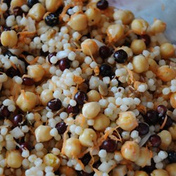 Lemony Quinoa with Chickpeas and Huckleberries Recipe