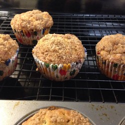 Healthier Banana Crumb Muffins Recipe