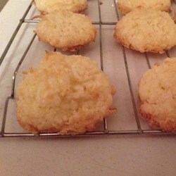 Easy Coconut Macaroons Recipe