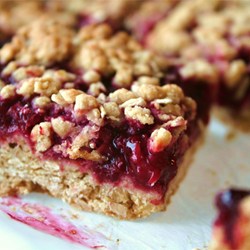 Delicious Raspberry Oatmeal Cookie Bars Recipe