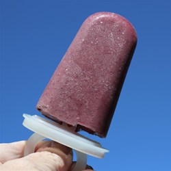 Frozen Berry and Spinach Ice Pops Recipe