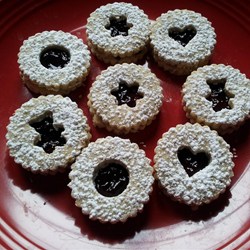 Raspberry Linzer Cookies Recipe